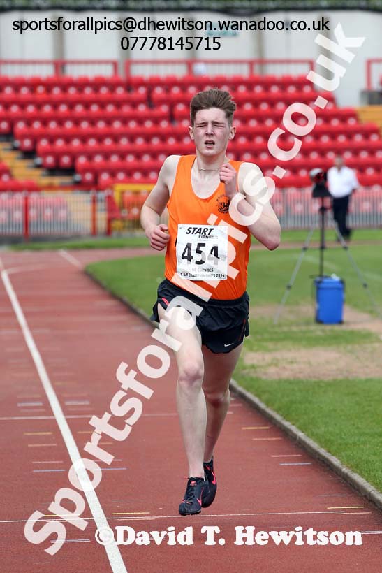 Henry Johnson (Durham City) under-17 mens 3000 metres at the North Eastern Championships, Gateshead International Stadium.  Photos: David T. Hewitson/Sports for All Pics
